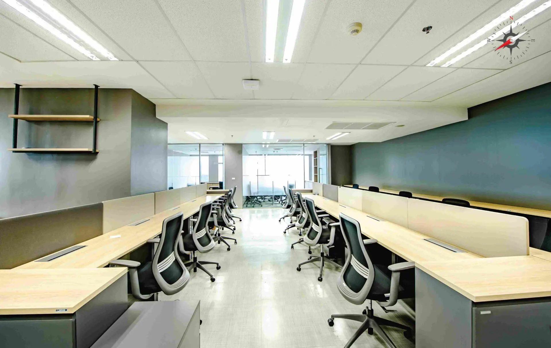 อาคารซีดับเบิลยู ทาวเวอร์ (CW Tower) สำนักงานให้เช่าติดถนนรัชดาภิเษก กรุงเทพฯ ใกล้เดอะ สตรีท รัชดา