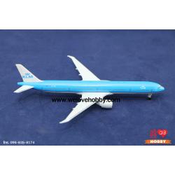 โมเดลเครื่องบิน KLM Royal Dutch Airlines (Boeing 777) เนเธอร์แลนด์ ไซส์กลาง แบบมีล้อเครื่องบิน (1:400)
