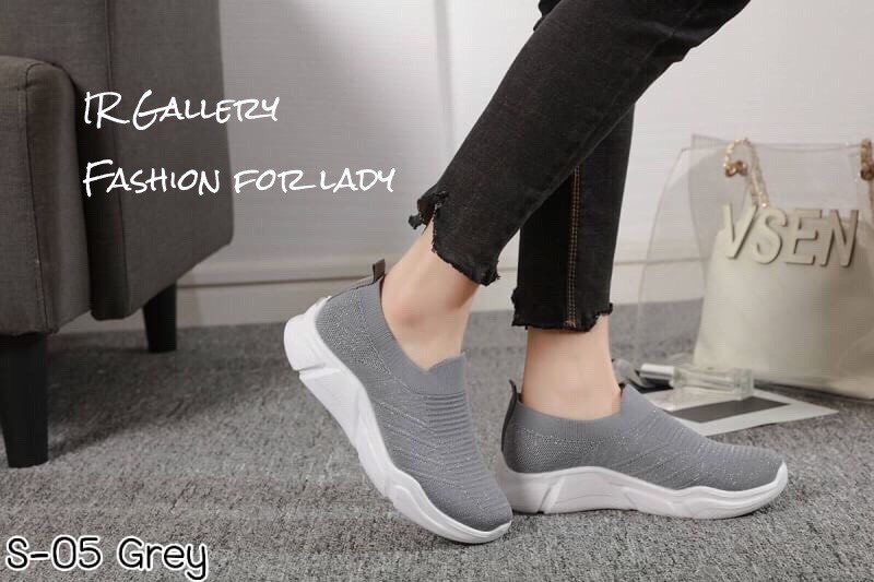 รองเท้าผ้าใบขอบทรงถุงเท้าแต่งกลิตเตอร์ (สีขาว)