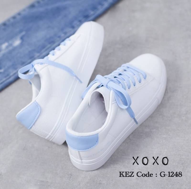 รองเท้าผ้าใบสีพาสเทลสไตล์หนังแกะ (สีฟ้า)