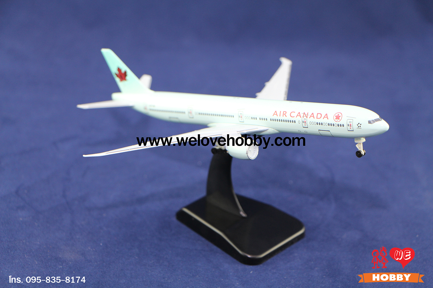 โมเดลเครื่องบิน Air Canada (Boeing 777) แคนาดา ไซส์กลาง แบบมีล้อเครื่องบิน (1:400)