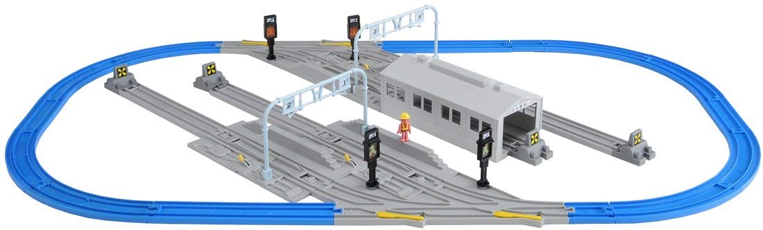 โมเดลชุดประกอบฉากและเล่น สถานีรถไฟและชานชาลา TAKARA TOMY RAIL YARD AND RAIL SET พร้อมฟิกเกอร์คนงานรถไฟ 1 ตัว ลิขสิทธิ์แท้ มือหนึ่ง