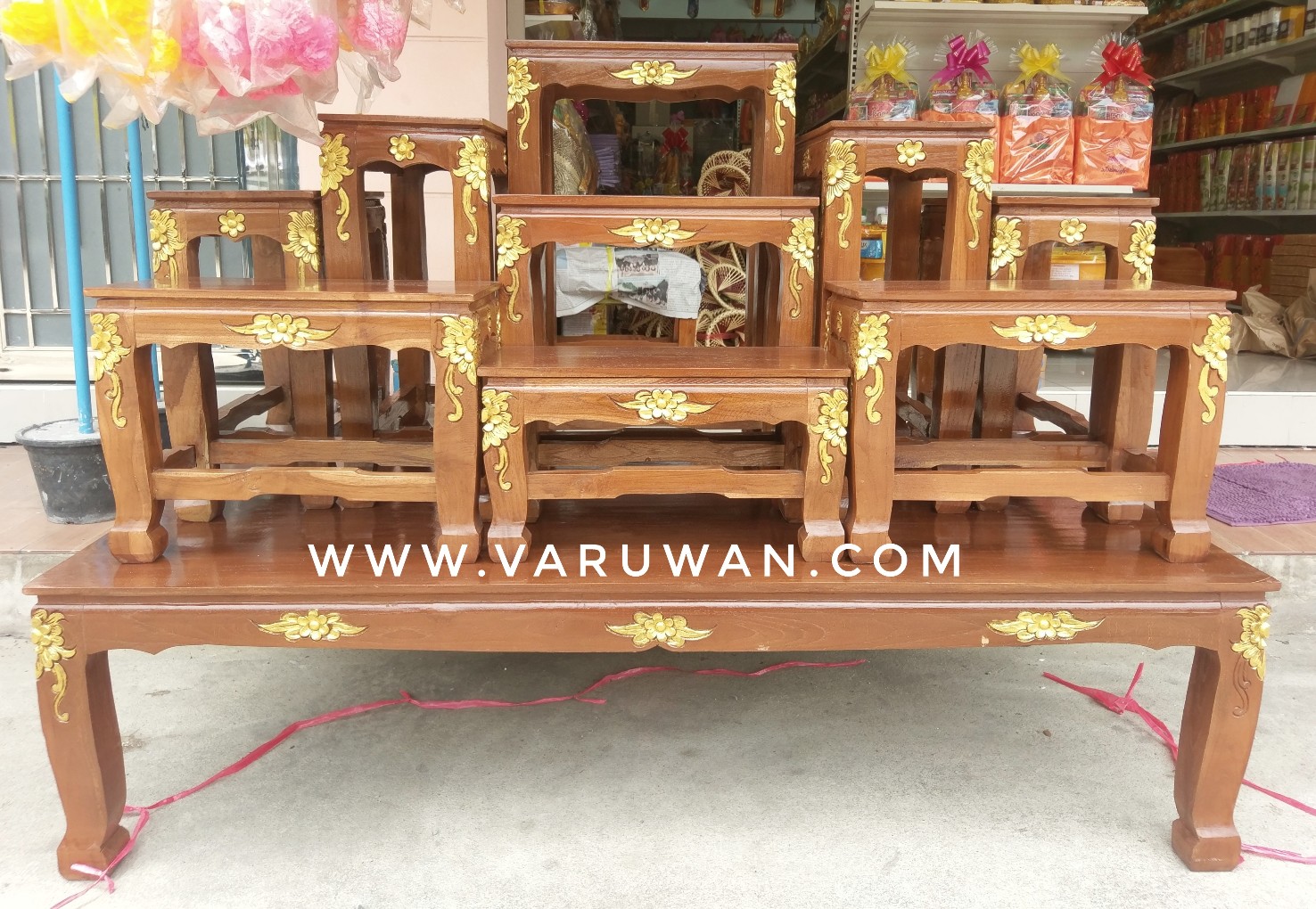 โต๊ะหมู่ไม้สักแกะลาย