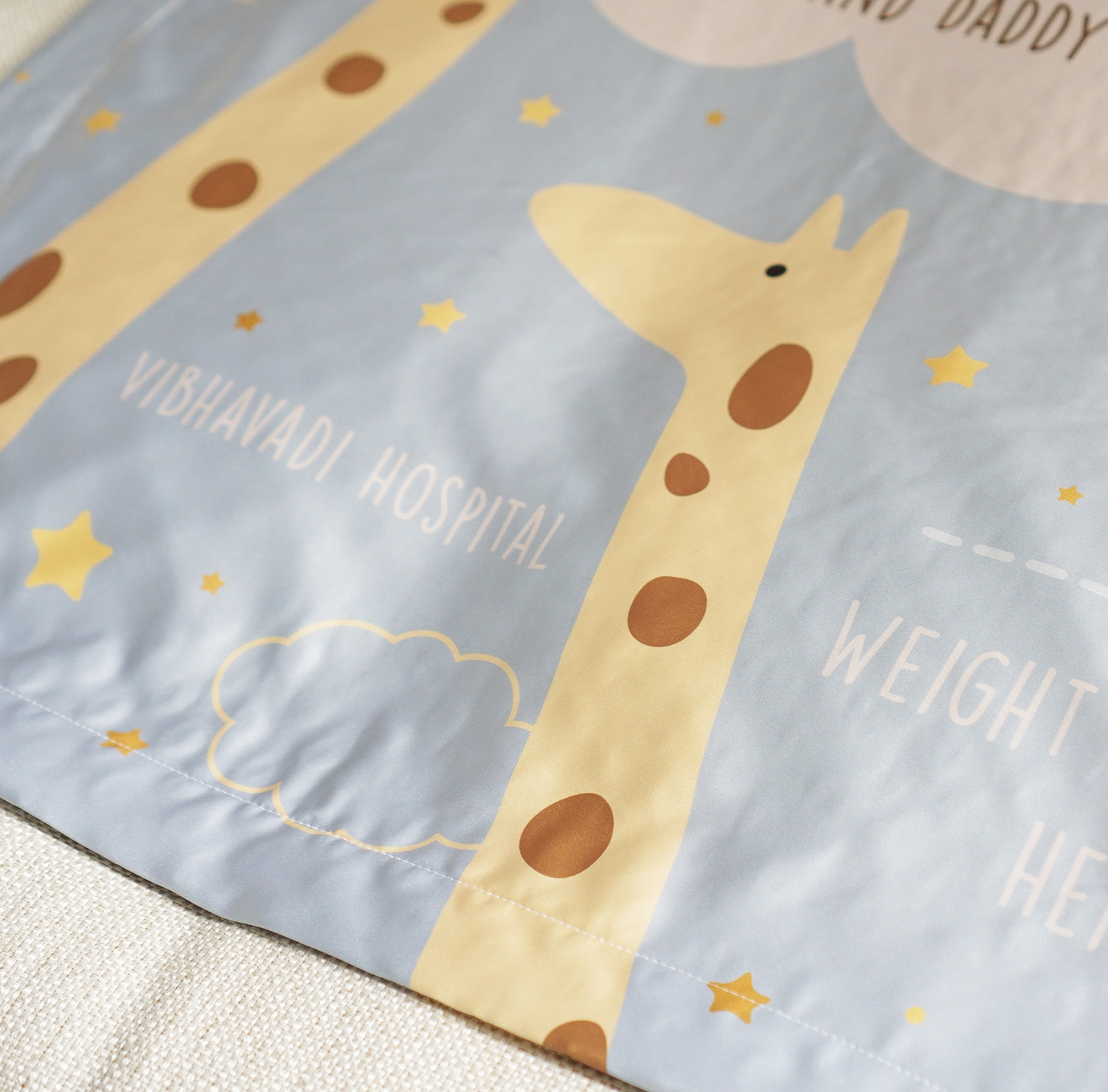 ผ้าห่ม สั่งทำใส่ชื่อ ลาย ยีราฟ Giraffe - Grey + ใส่รูปถ่าย