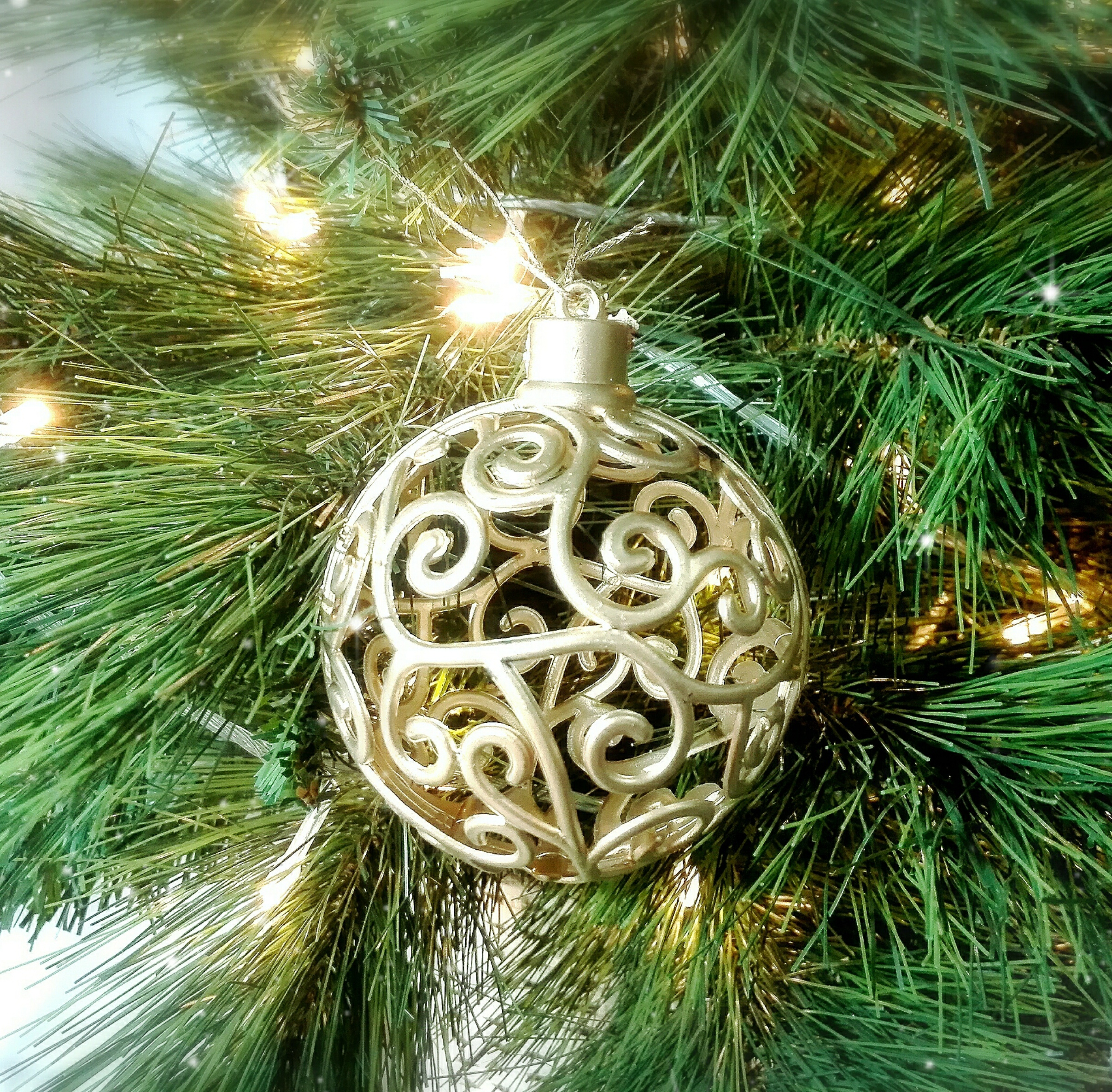 ชุดต้นคริสต์มาส 7 ฟุต (2.1 ม.) + ตกแต่ง White & Gold Christmas Theme