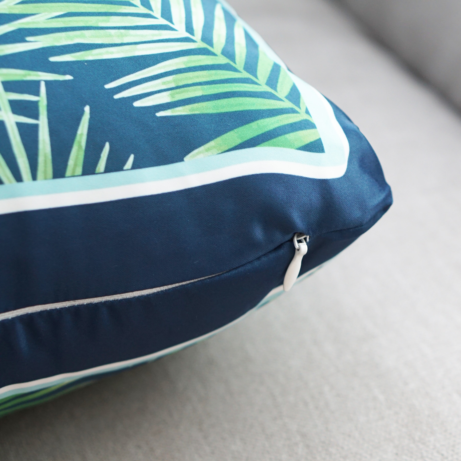 หมอนอิงสั่งทำใส่ชื่อ ลาย Palm