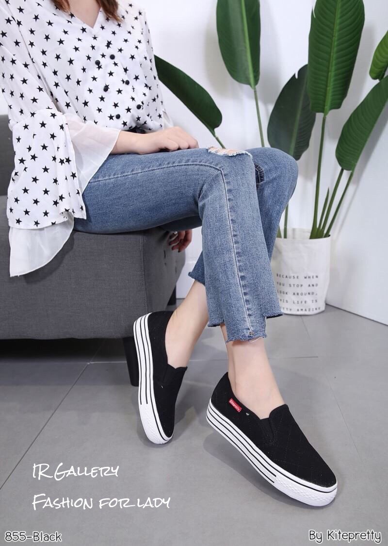 รองเท้าผ้าใบผ้านิ่มทรง Slip on (สีขาว)