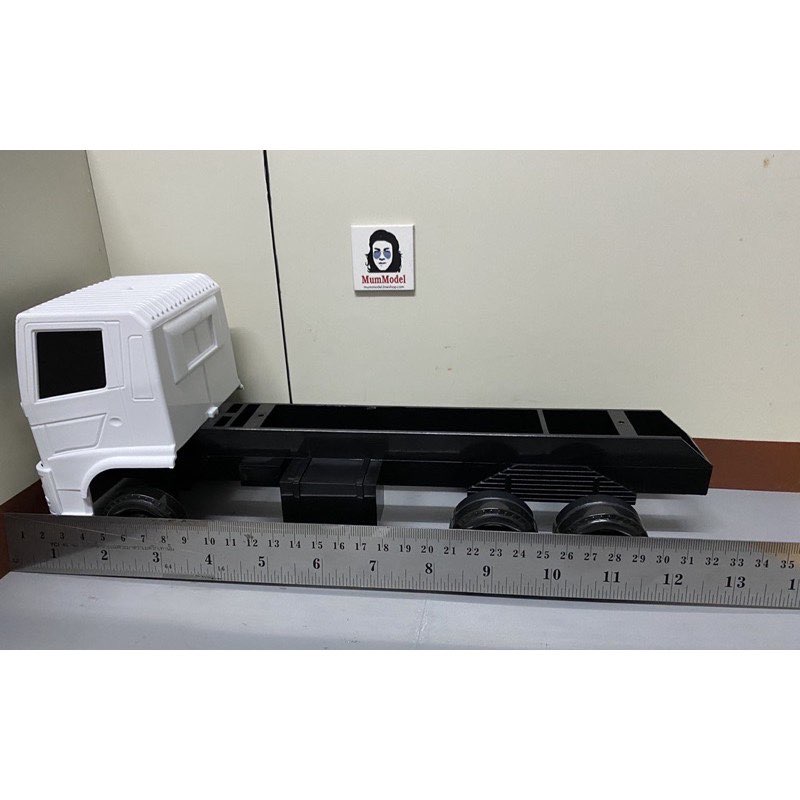 โมเดลรถสิบล้อ รถ 6 ล้อ รถของเล่นพลาสติก โมเดลรถบรรทุกจำลอง 1:24 รถสิบล้อย่อส่วน รถบรรทุกจิ๋ว รถบันทุกเด็กเล่น truck scale model รถหม่ำโมเดล