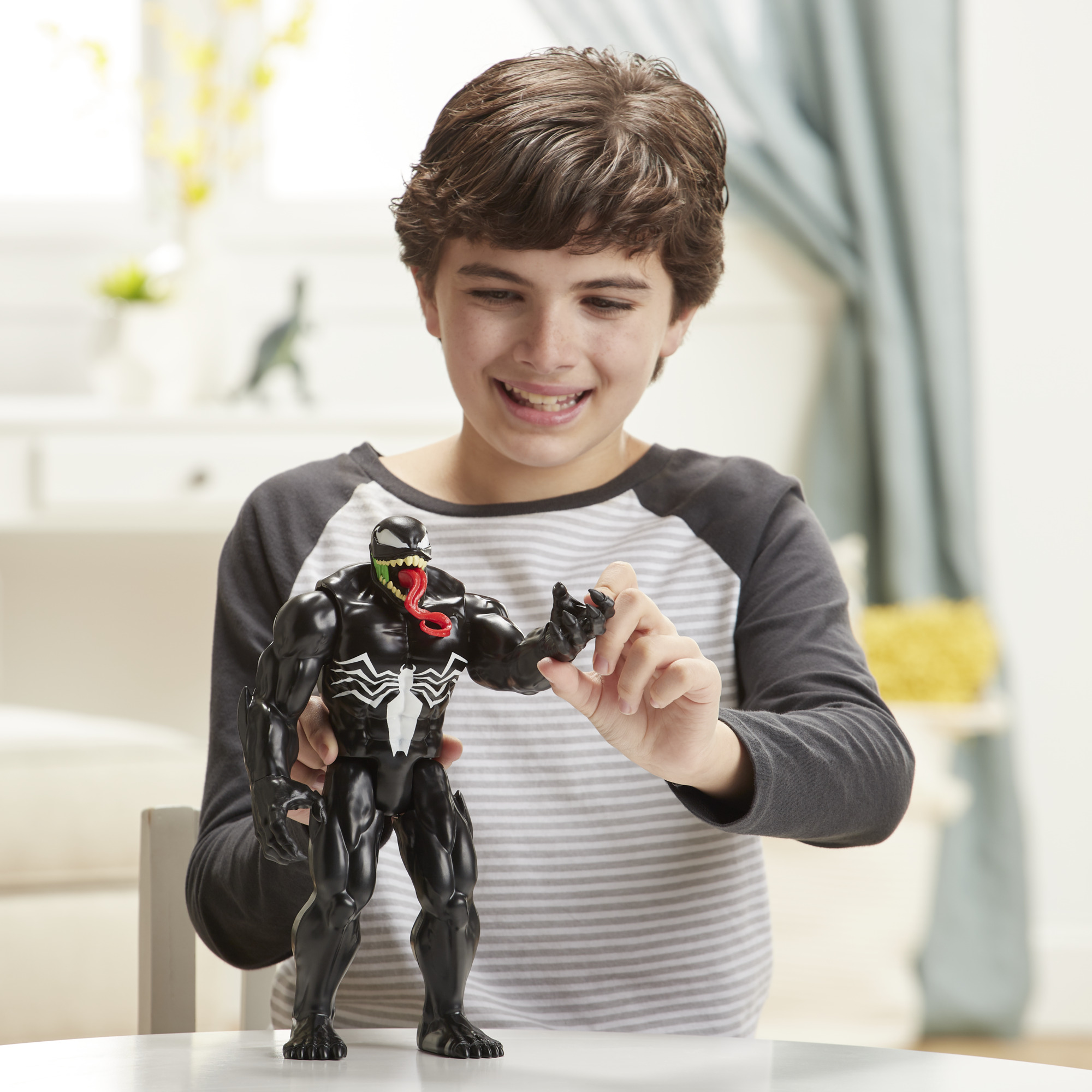 Hasbro Marvel Spider-Man Maximum Venom Titan Hero Venom Figure ฮาสโบร มาร์เวล สไปเดอร์แมน แม็กซิมั่ม เวน่อม หุ่นโมเดลฟิกเกอร์ เวน่อม ขนาด 14 นิ้ว ลิขสิทธิ์แท้
