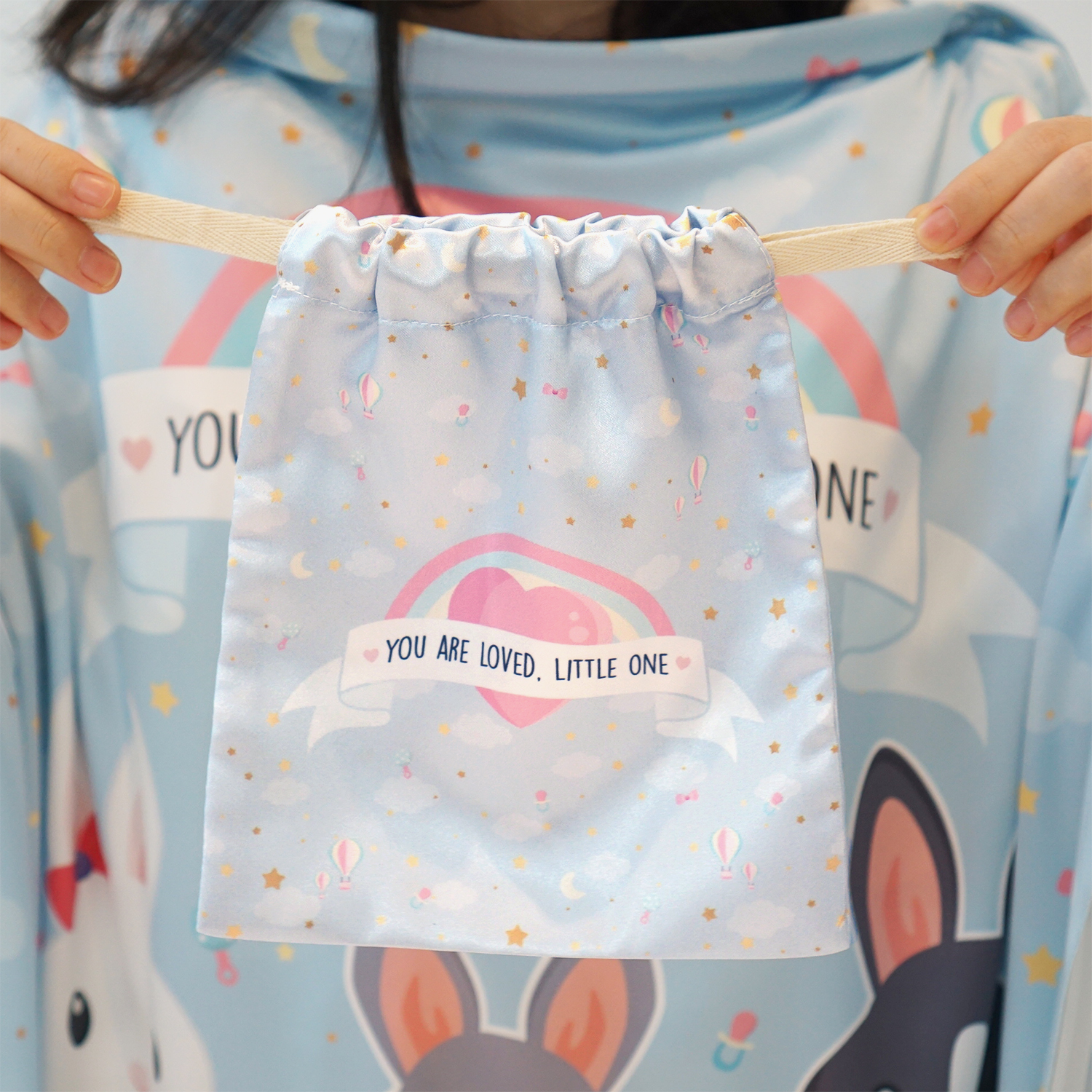 ผ้าคลุมให้นม (รุ่นมีกระดุม ถอดโครงได้) พร้อมส่ง ลาย Rabbit & Rainbow - Blue