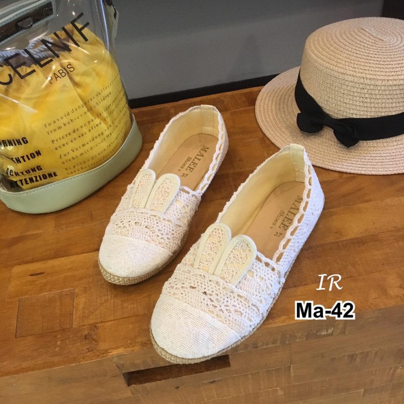 รองเท้าลูกไม้ถักแต่งหูกระต่าย