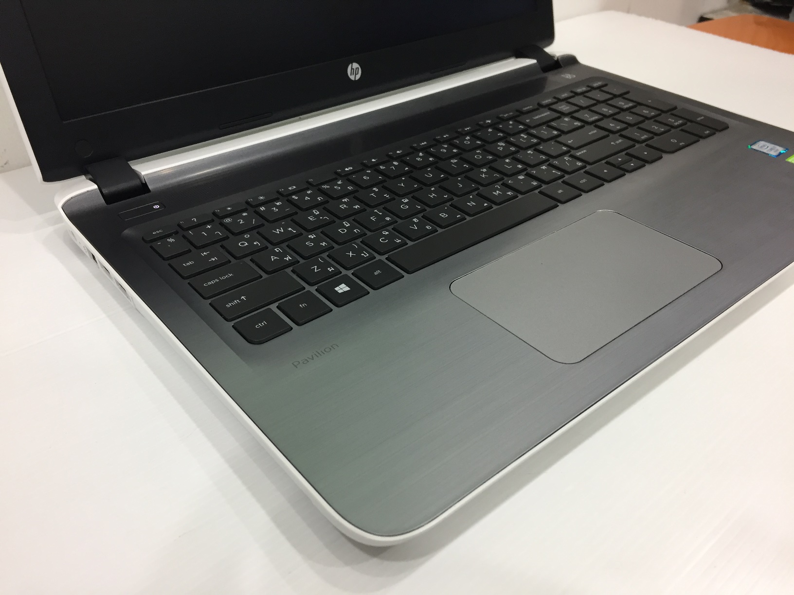 HP Pavilion 15-ab210TX