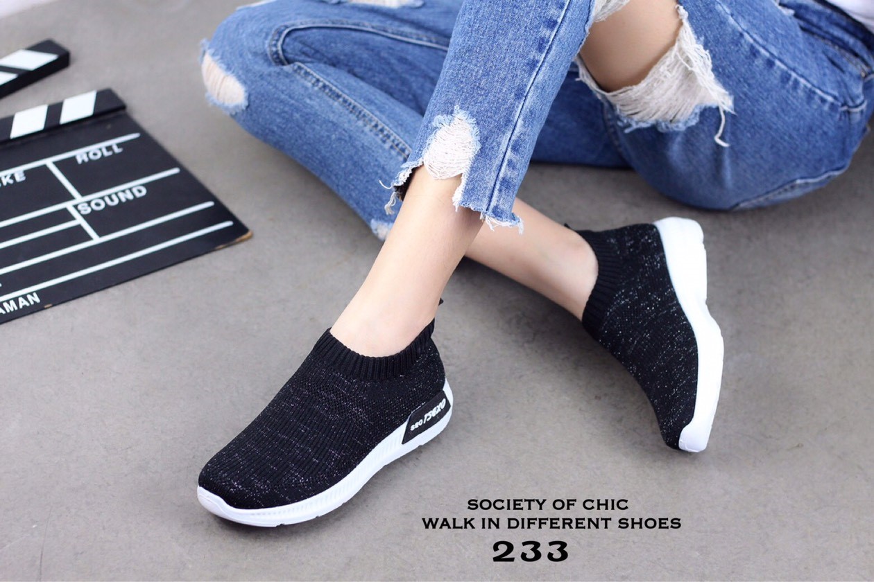 รองเท้าผ้าใบสวมผ้านิ่มแต่งขอบถุงเท้า (สีเทา)