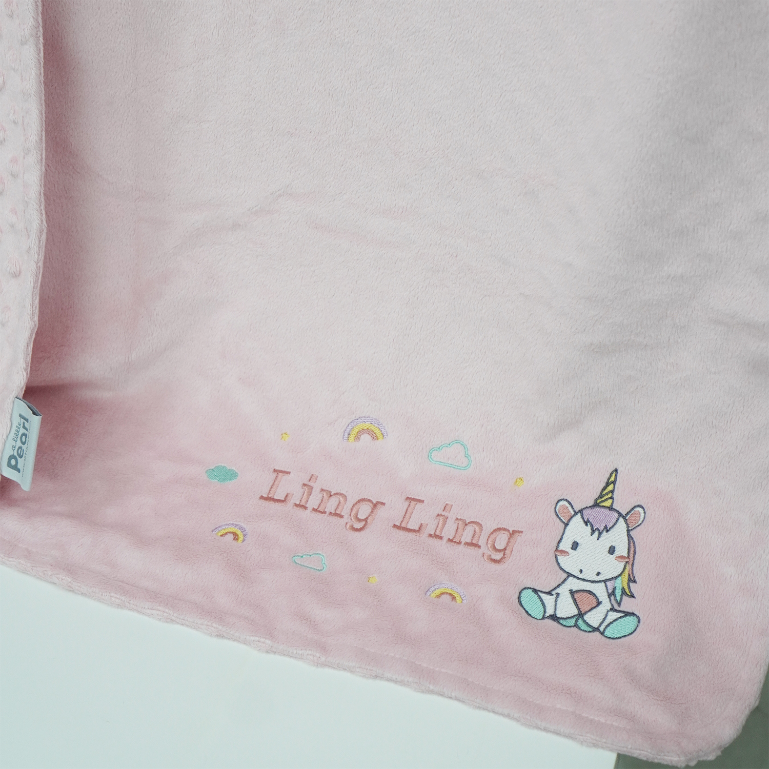 ผ้าห่ม Minky - สีชมพู 75x100cm แบบปักชื่อ+การ์ตูน - Unicorn