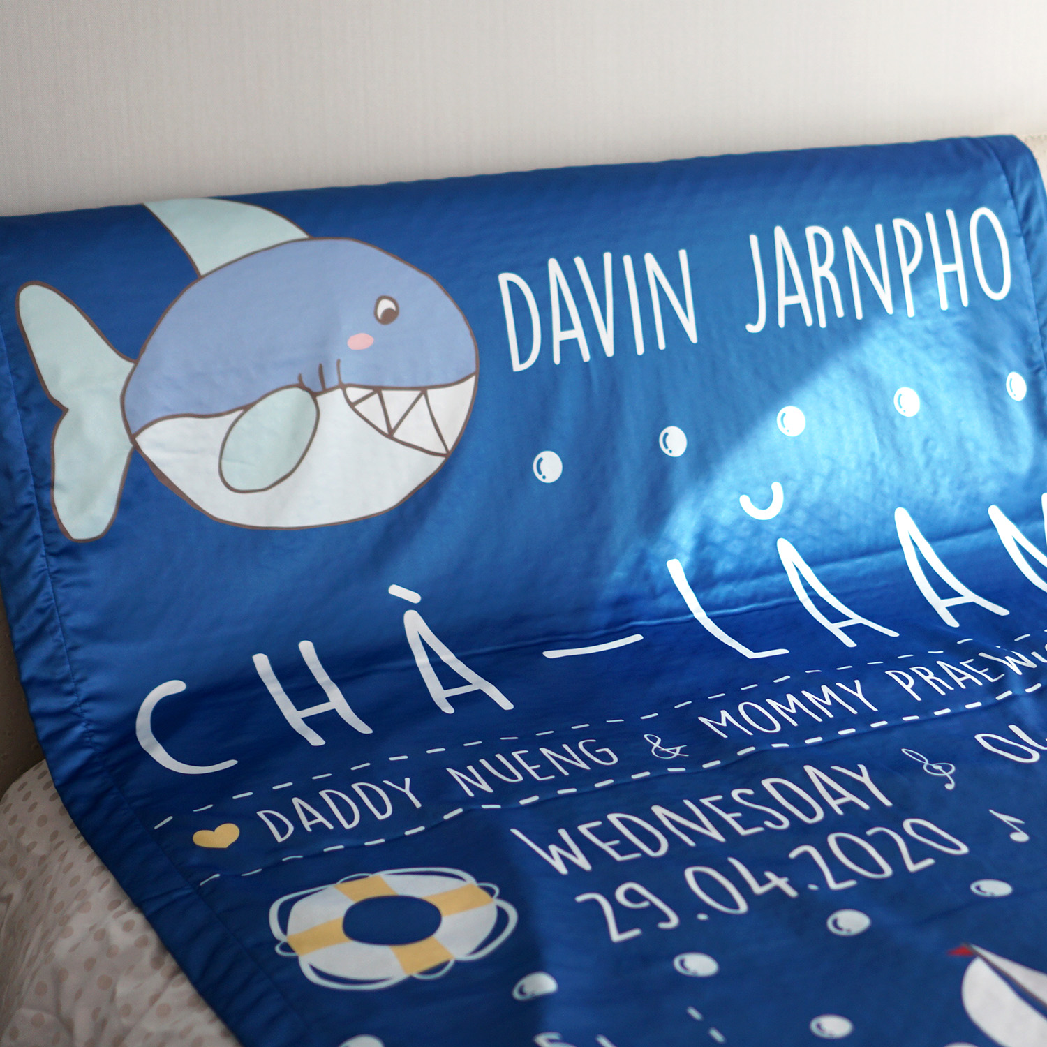 ผ้าห่ม ใส่ประวัติแรกเกิด ลายฉลาม Shark - Dark Blue
