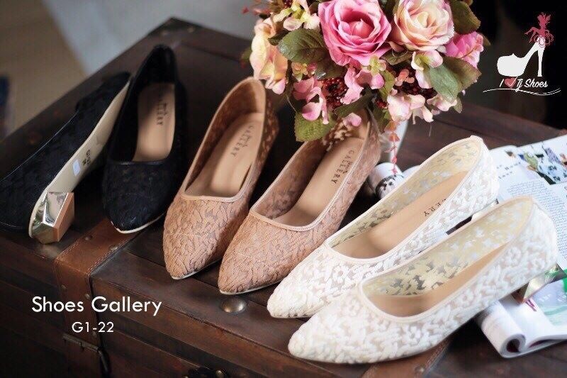 พร้อมส่ง : รองเท้าคัทชูลูกไม้ส้นทอง (สีดำ)