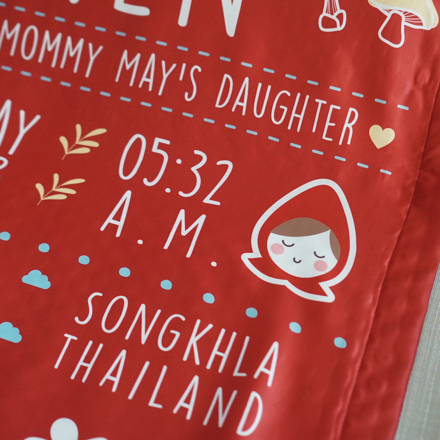 ผ้าห่มเด็ก ใส่ประวัติแรกเกิด ลาย Little Red Riding Hood - Red