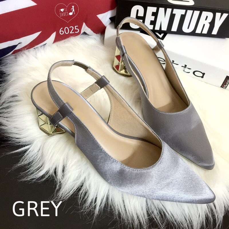 พร้อมส่ง : รองเท้าหัวแหลมส้นทอง Style Zara (สีเทา)