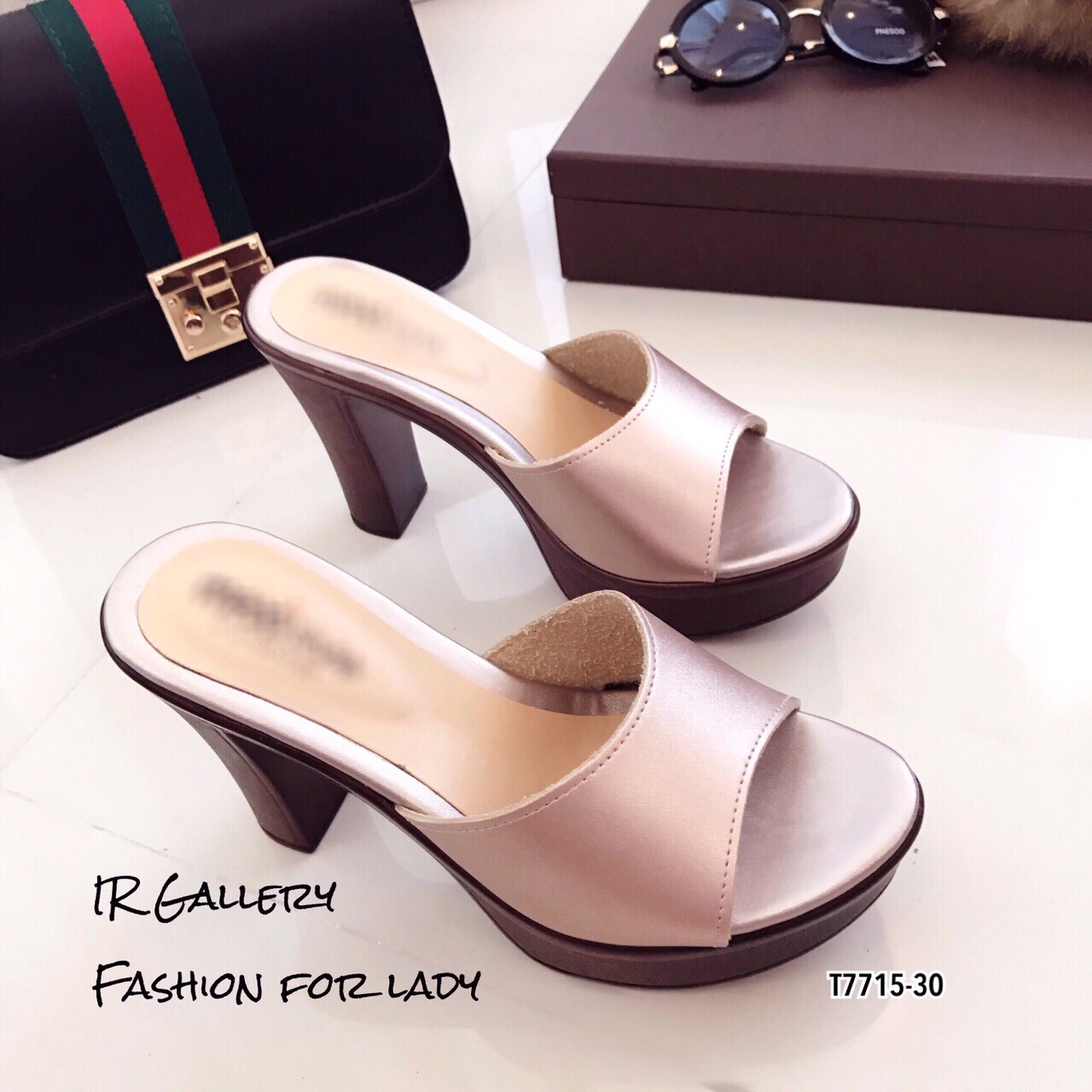 รองเท้าส้นสูงเปิดส้นแบบสวม (สีชมพูแชมเปญ)