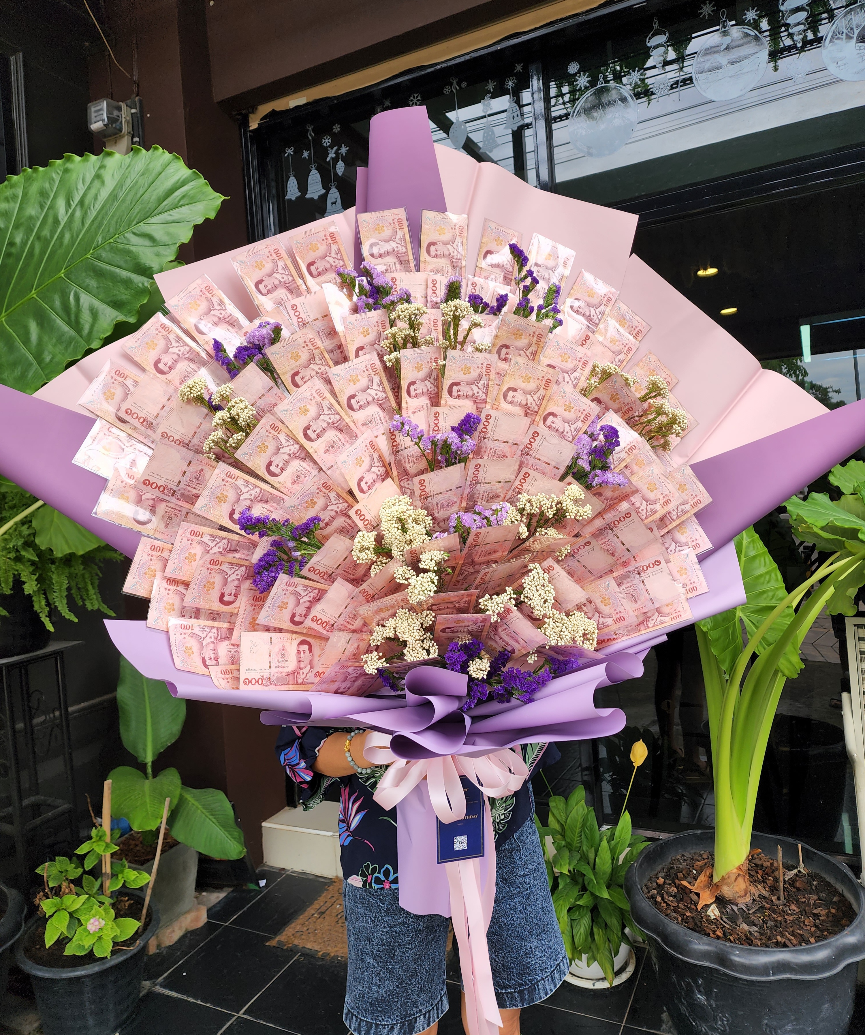 ช่อดอกไม้อบแห้ง ใส่ธนบัตรได้ไม่เกิน 100 ใบ