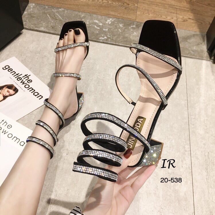 รองเท้าแตะพันขาแต่งเพชร (สีครีม)