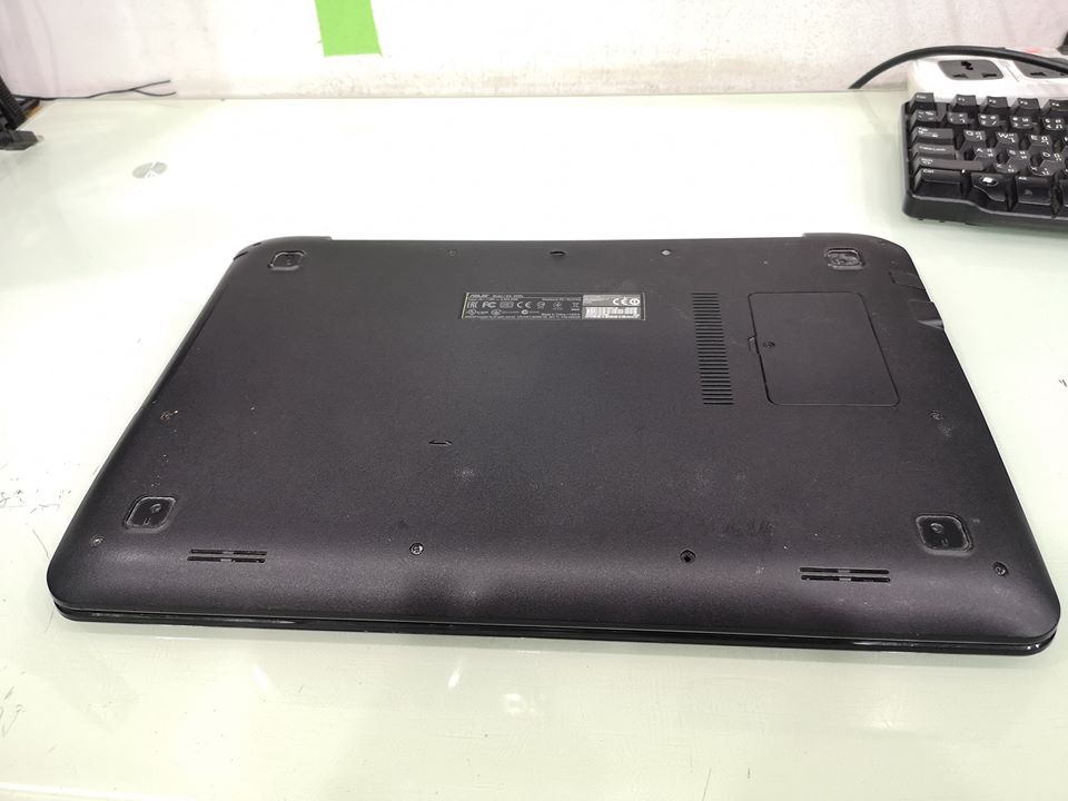 ASUS X555LD มีตำหนิ