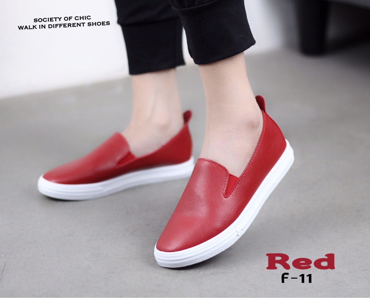 รองเท้าผ้าใบสวมแต่งแถบ (สีแดง)