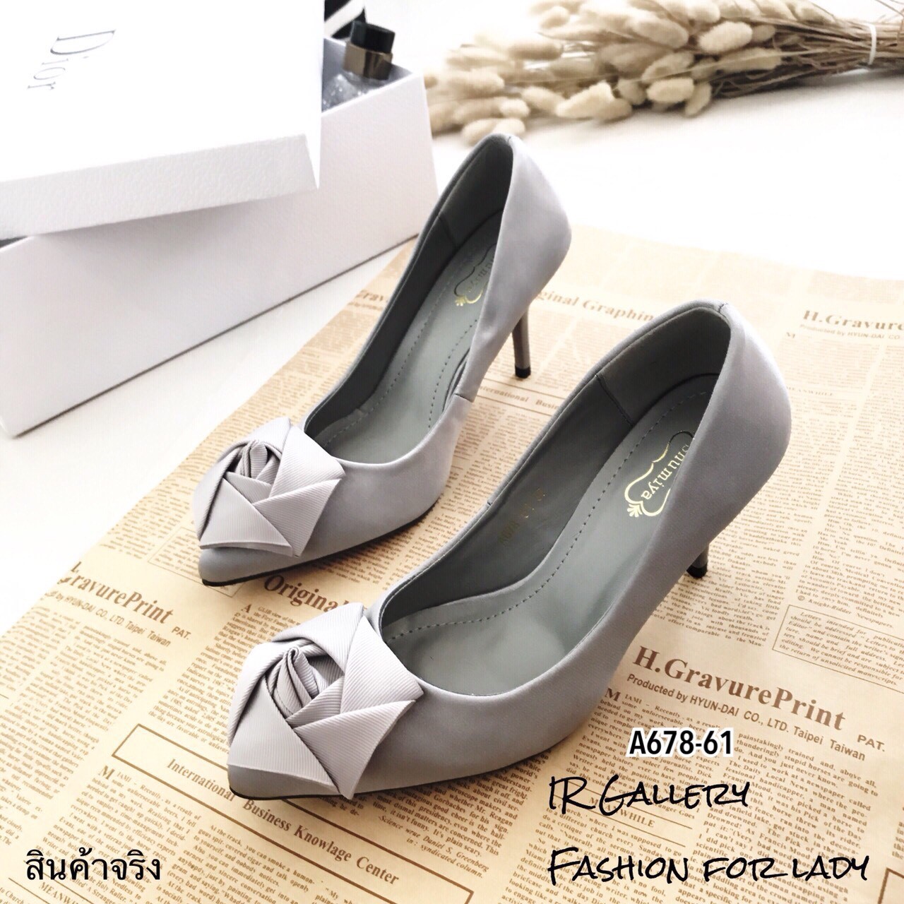 รองเท้าคัทชูซาตินแต่งดอกไม้ (สีครีม)