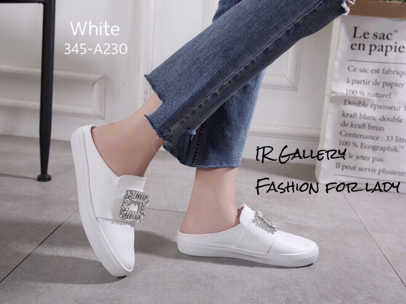 รองเท้าผ้าใบเปิดส้นแต่งเพชรหน้า (สีชมพู)