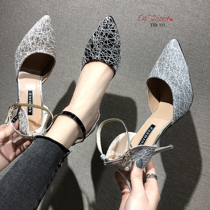 รองเท้าคัทชูส้นสูงแต่งลายเส้น (สีทอง)