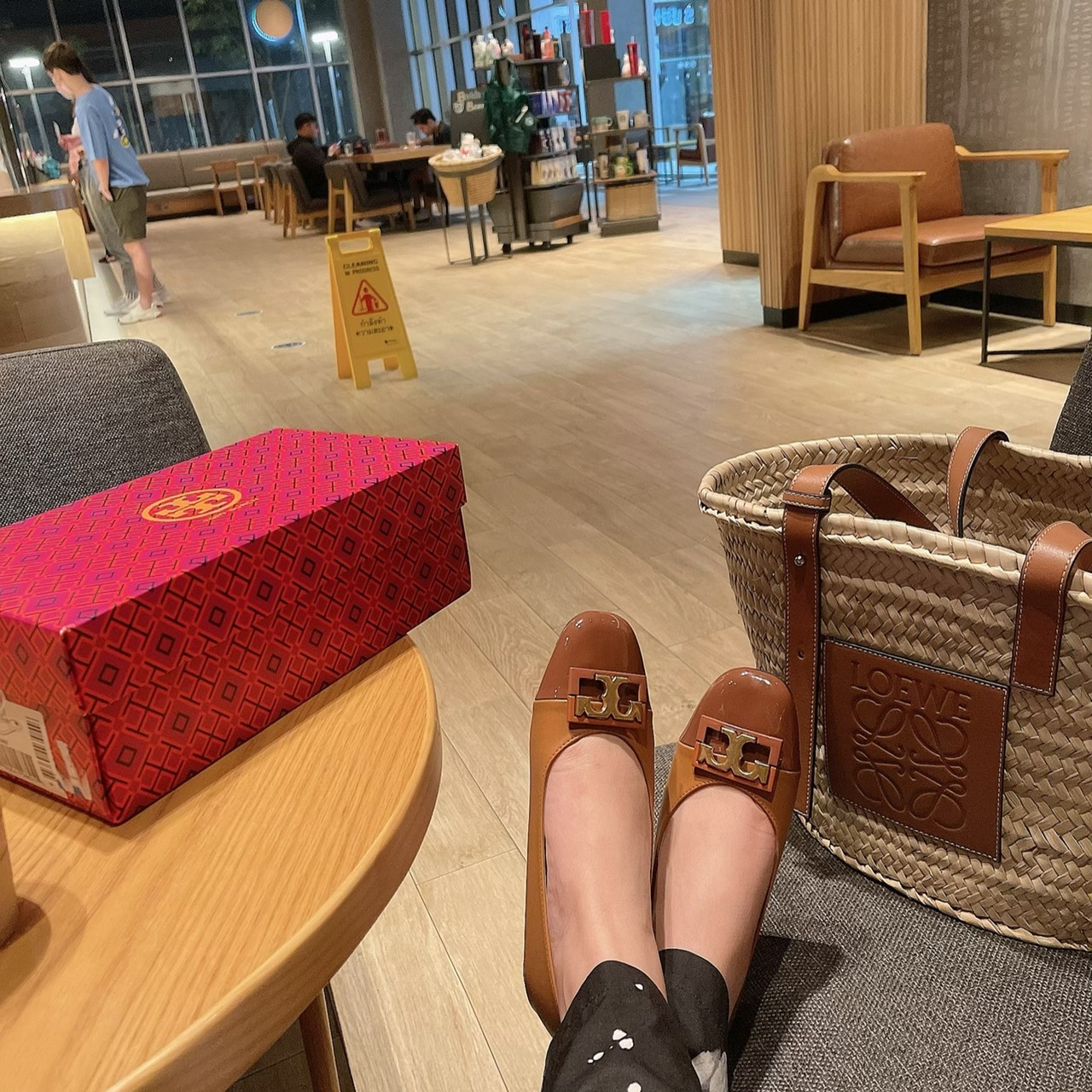 รองเท้าคัทชูส้นแบน Style Tory (สีน้ำตาล)