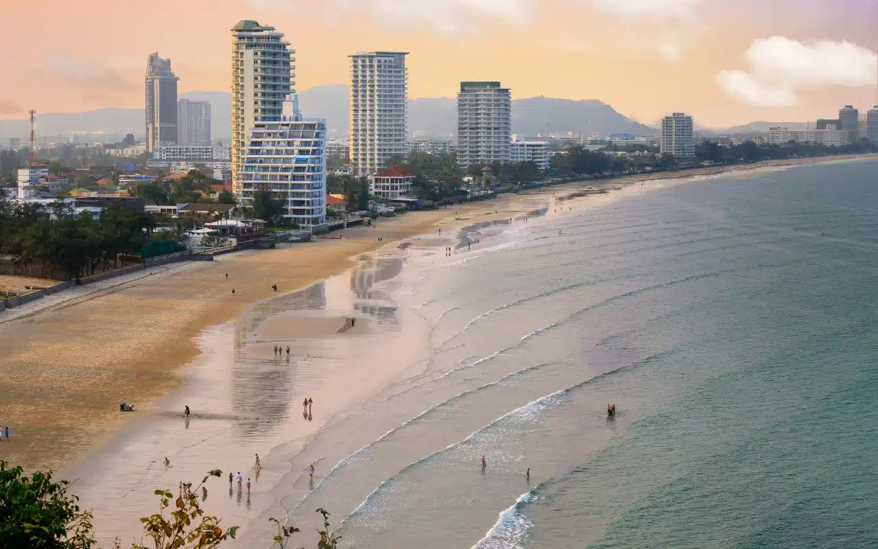 태국 후아힌차암(Hua Hin-Cha-am) 바다 옆에 위치한 4성급 호텔 매매, 241개 객실.