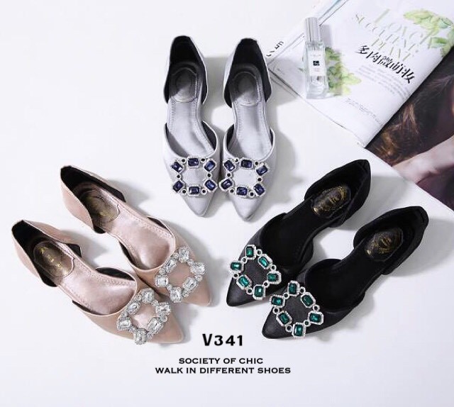 รองเท้าส้นแบนแต่งเพชรเว้าข้าง (สีเทา)