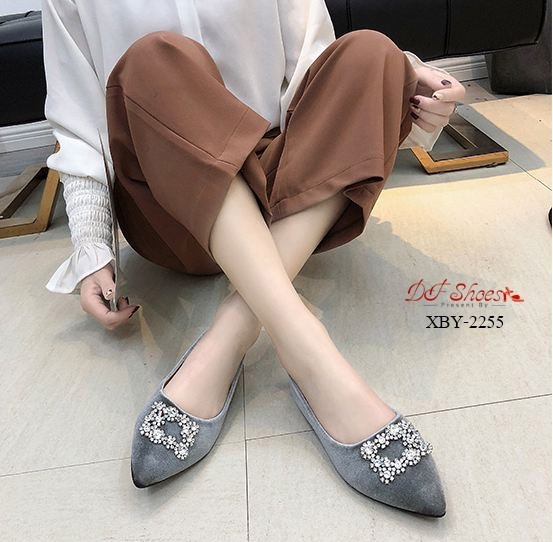 รองเท้าคัทชูส้นแบนแต่งคริสตัล (สีเทา)