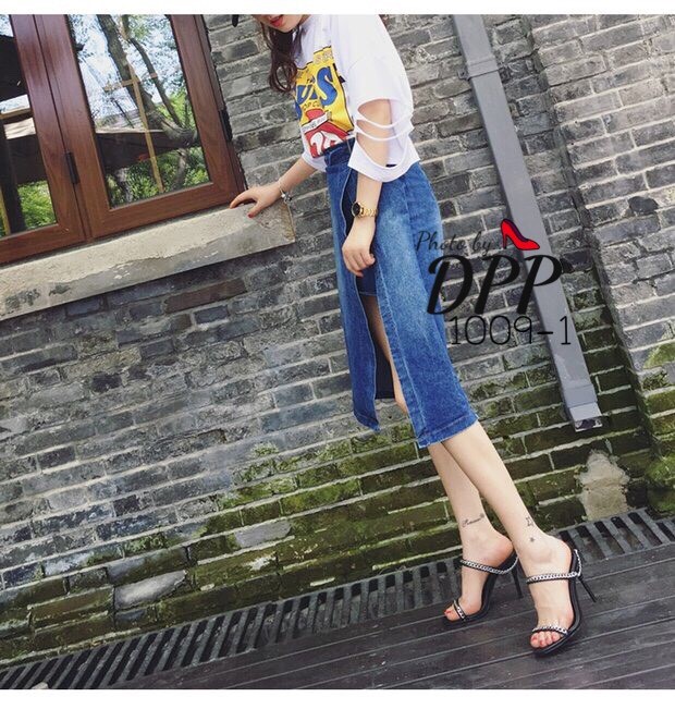 รองเท้าส้นสูงเปิดส้นสไตล์ Givenchy