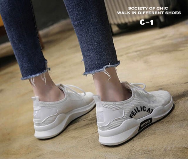 รองเท้าผ้าใบแฟชั่นทรงสปอร์ตสกรีนลาย (สีขาว)