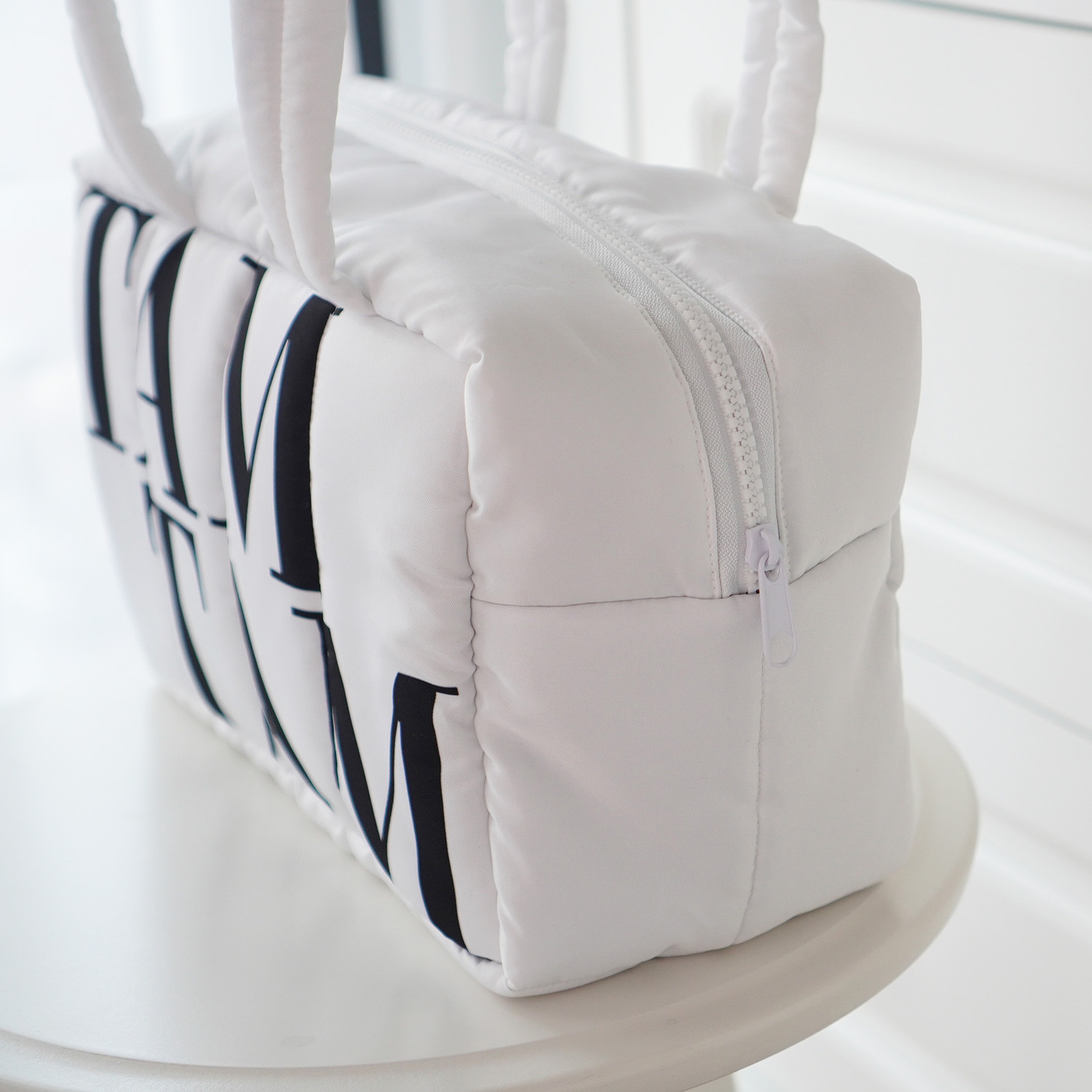 Fluffy Bowling Bag กระเป๋านุ่มนิ่ม ทรง Bowling สั่งทำใส่ข้อความ ลาย Minimal - White