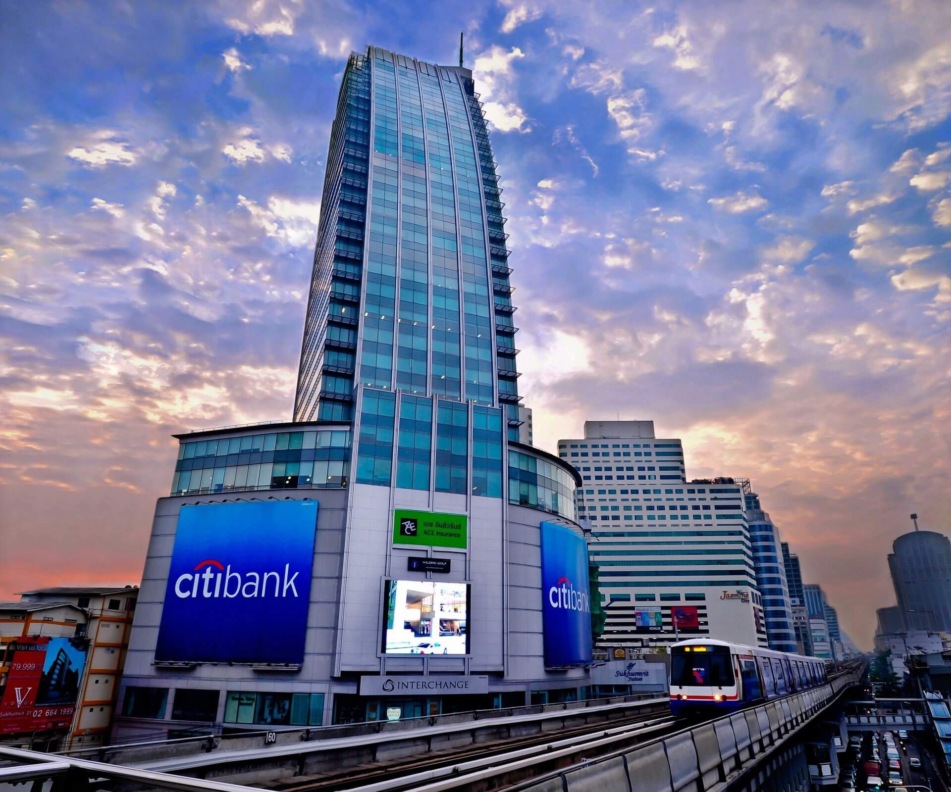 Interchange 21 Building, Office for rent, Grade A, Sukhumvit, Asoke area, near BTS and MRT.