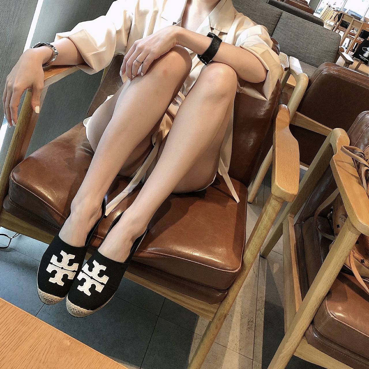 รองเท้าคัทชูStyle Tory Burch (สีครีม)