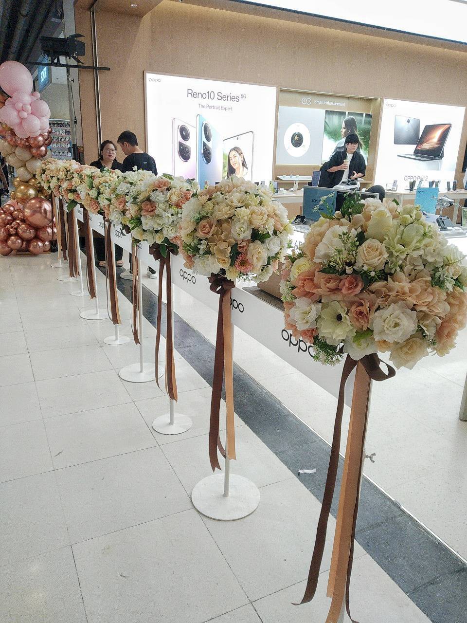 ตัวอย่างเสาตัดริบบิ้นดอกไม้ปลอมเปิดตัว Oppo เดอะมอลล์บางกะปิ