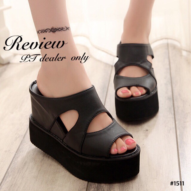 พร้อมส่ง : รองเท้าลำลองส้นเตารีด (สีดำหนังpu)