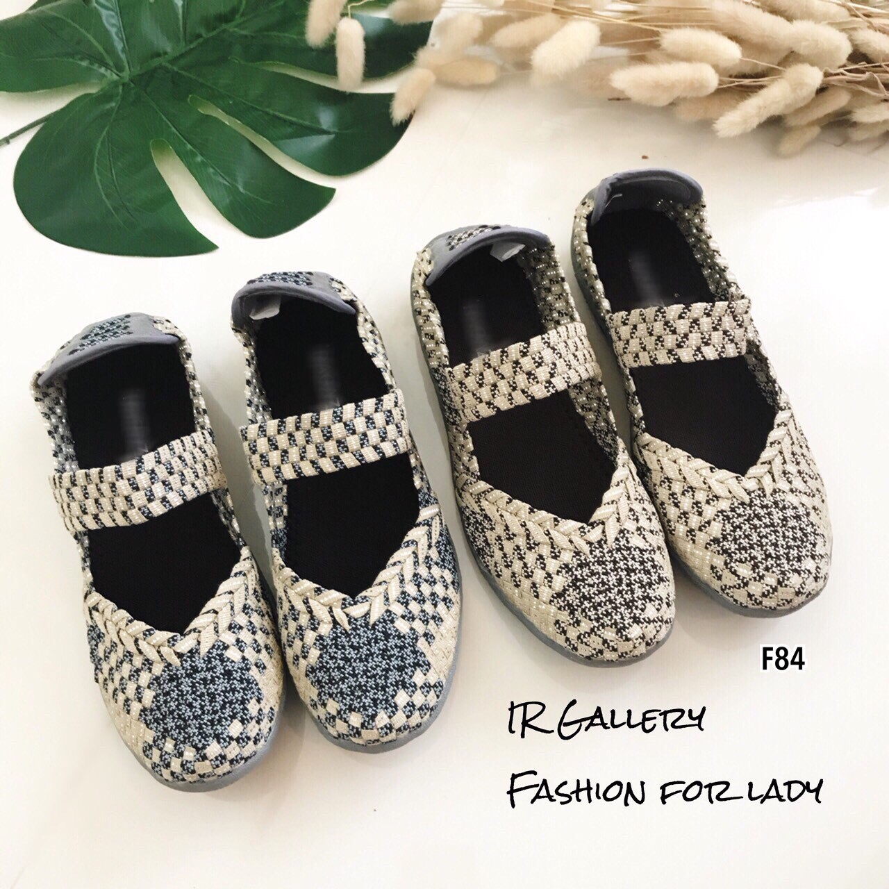 รองเท้าสไตล์เพื่อสุขภาพสายคาด (สีครีม)