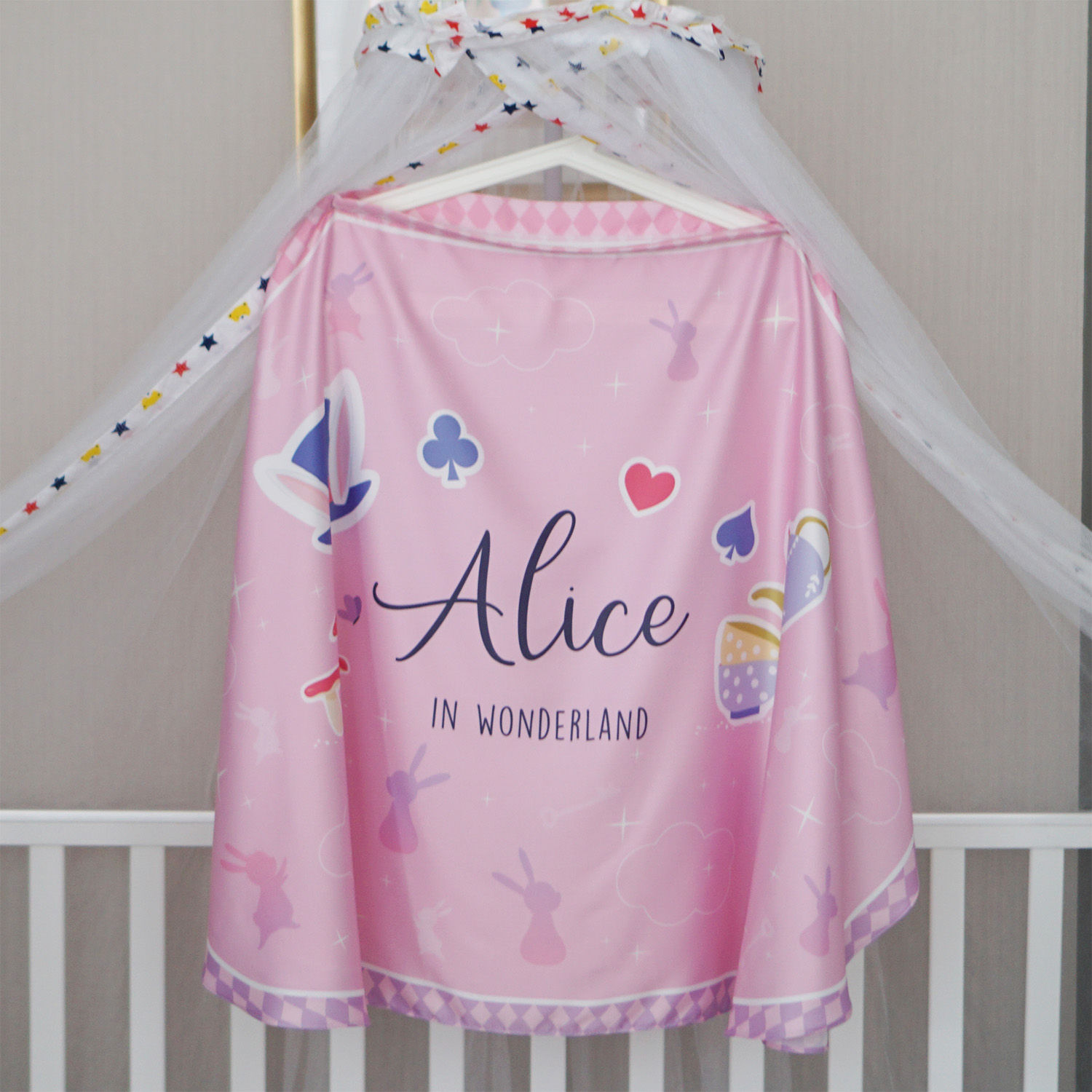 ผ้าคลุมให้นม สั่งทำใส่ชือ ลาย Wonderland - Pink