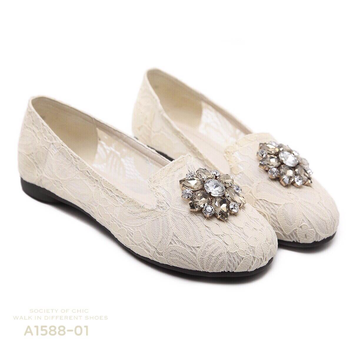 รองเท้าคัทชูลูกไม้ Style Roger Vivier (สีครีม)