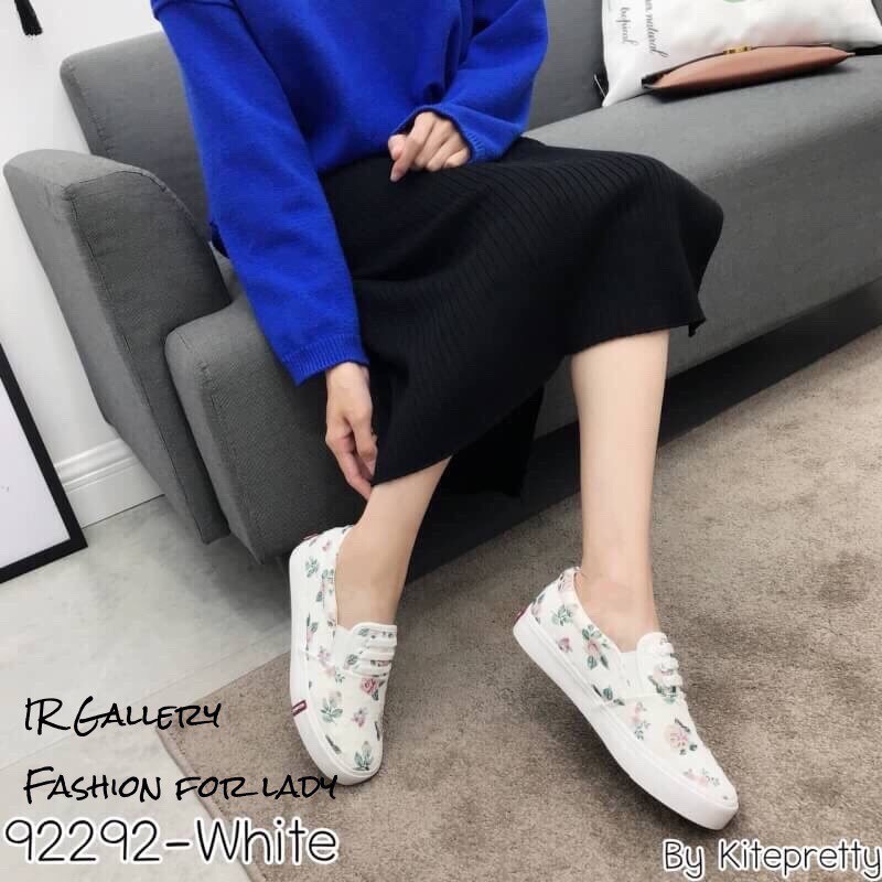 รองเท้าผ้าใบ Slip Onลายดอกไม้