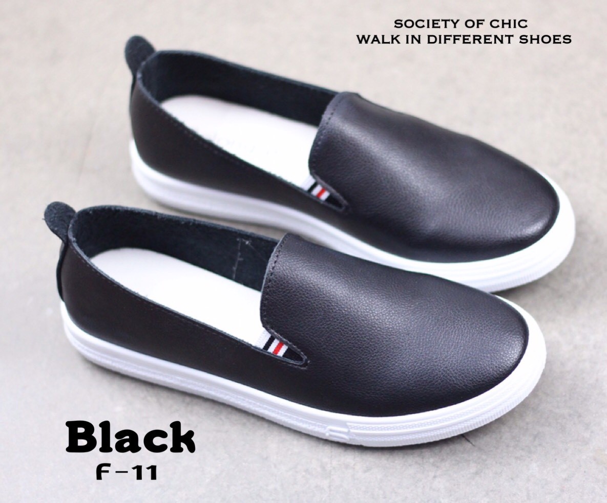 รองเท้าผ้าใบสวมแต่งแถบ (สีดำ)