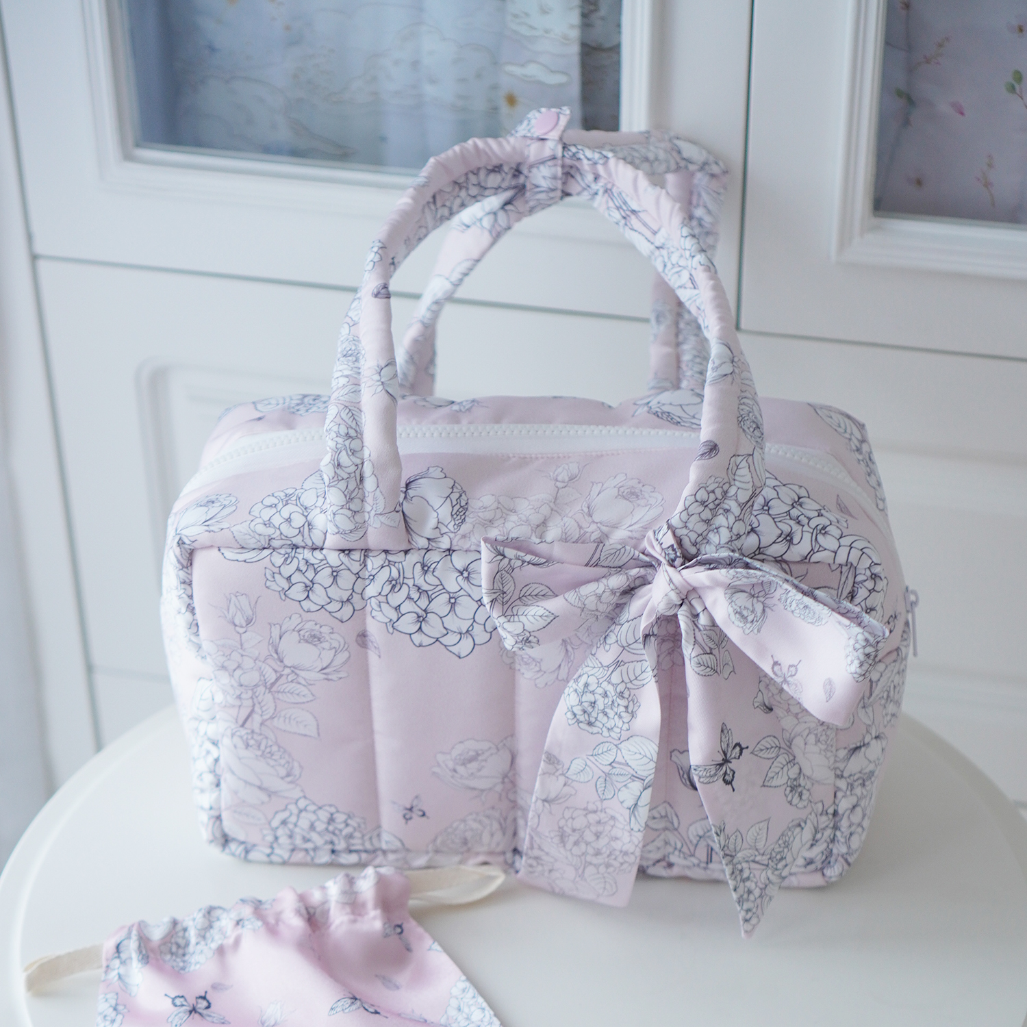 Fluffy Bowling Bag กระเป๋านุ่มนิ่ม ทรง Bowling แบบพร้อมส่ง ลาย Butterfly Vintage - Pink