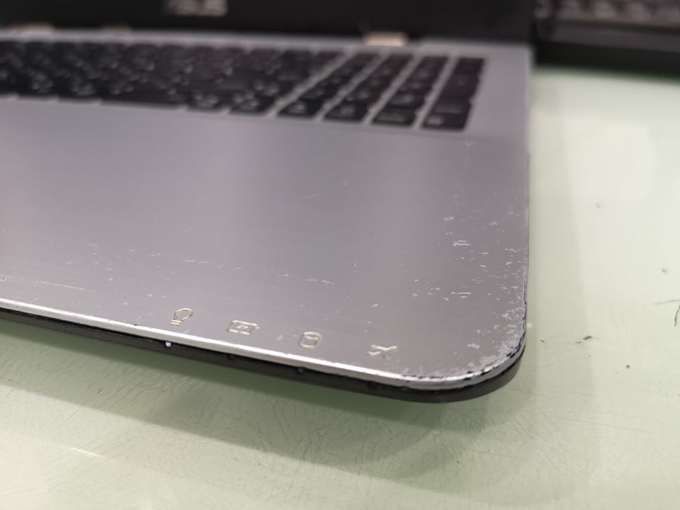 ASUS X555LD มีตำหนิ