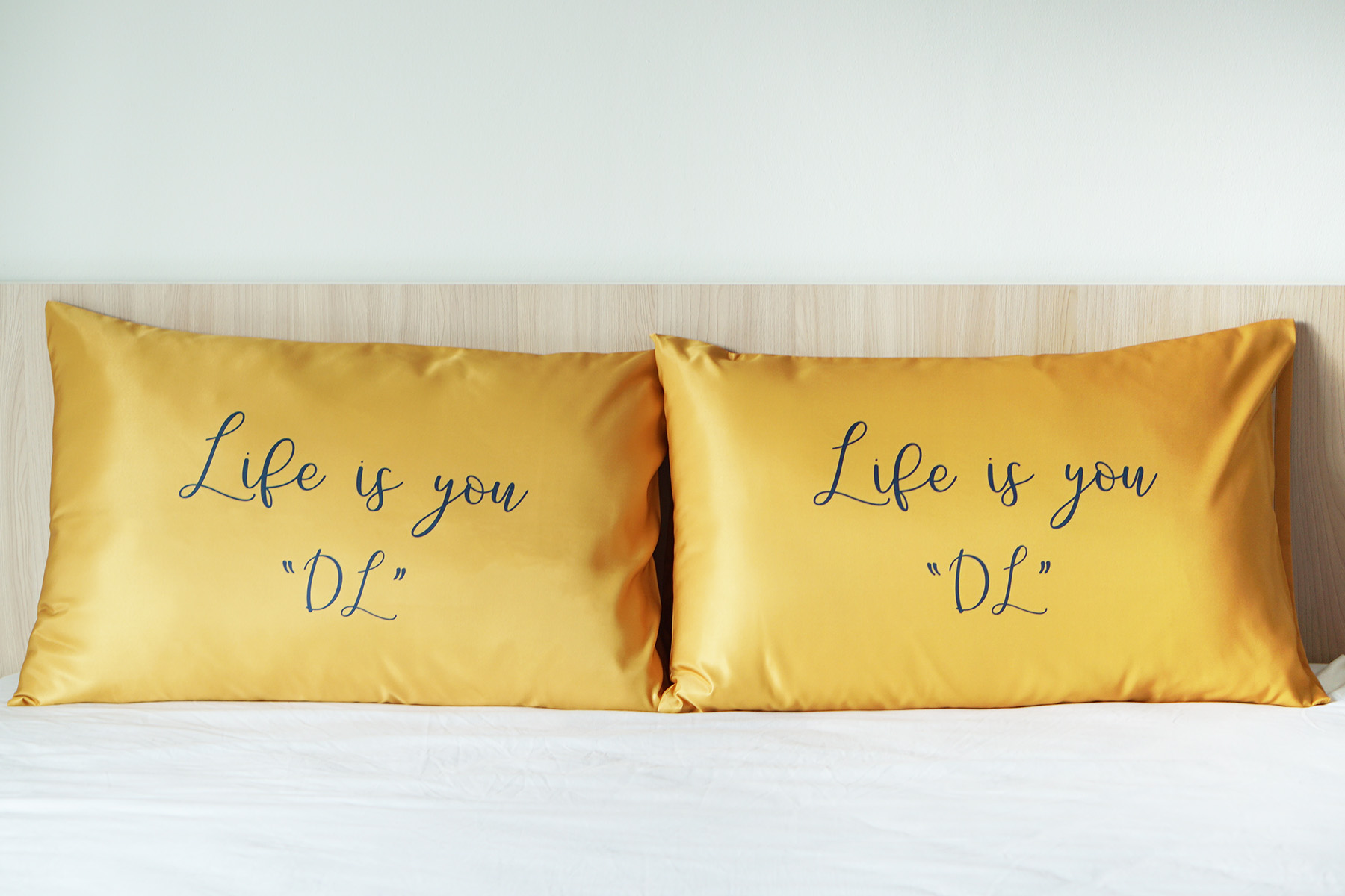 ปลอกหมอนหนุนคู่ พิมพ์ลายเต็มผืน Mustard Yellow - Text