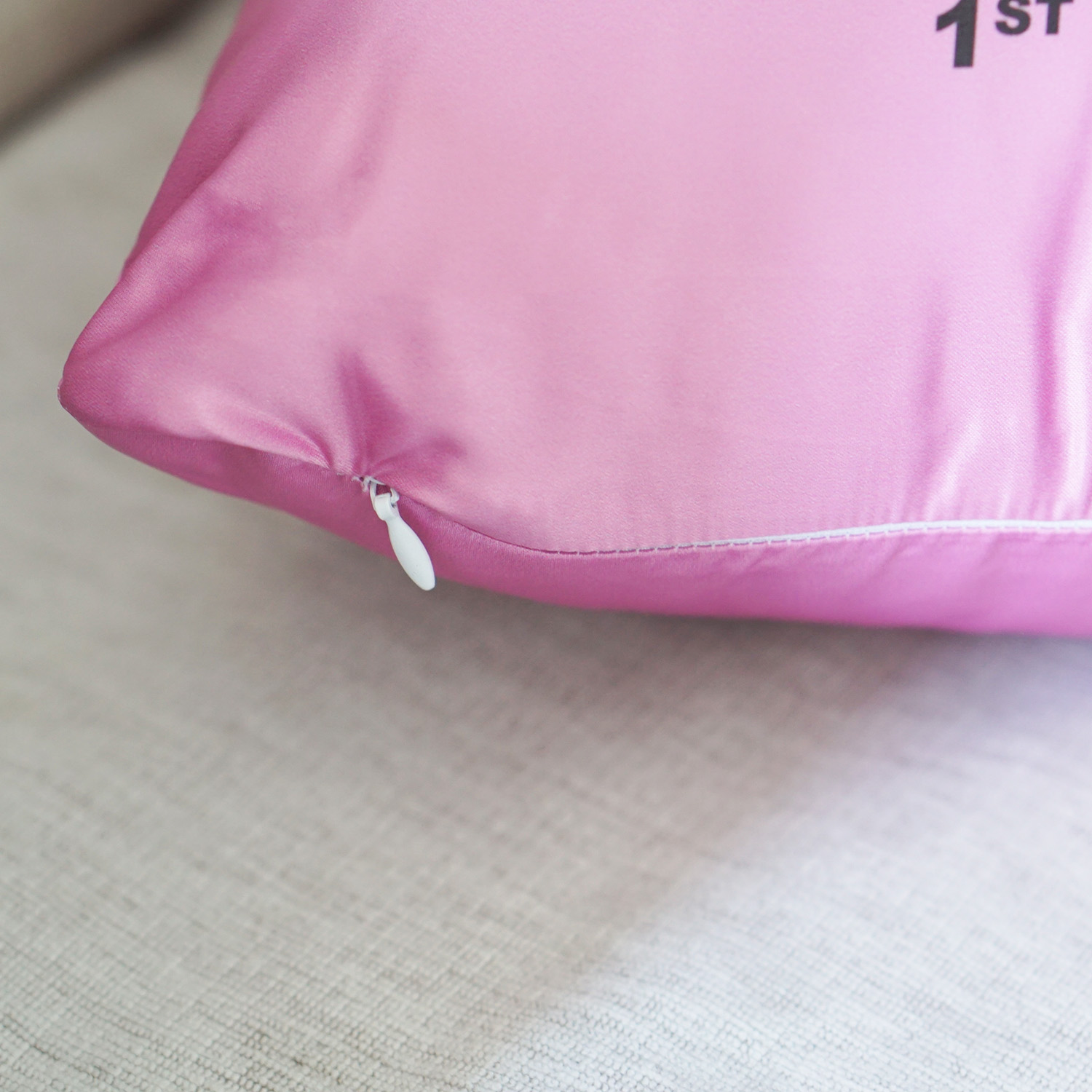 หมอนอิงสั่งทำใส่ชื่อ ลาย Congratulations - Pink
